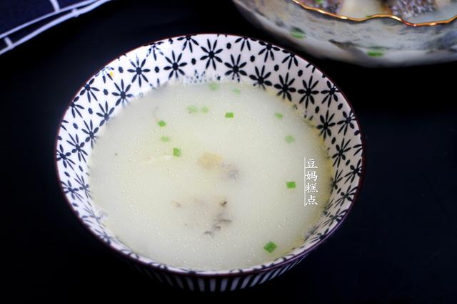 炖鲫鱼的家常做法，炖鲫鱼方法（鲫鱼汤的正确做法）