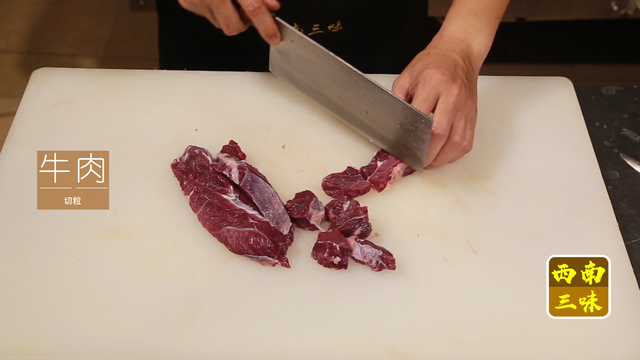 土豆焖牛肉的简单做法，小土豆焖牛肉做法（软嫩入味、色香味俱全）