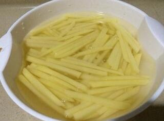 圖片[3]-【炸薯條】做法步驟圖 快餐店都這么做 難怪這么好吃-起舞食譜網