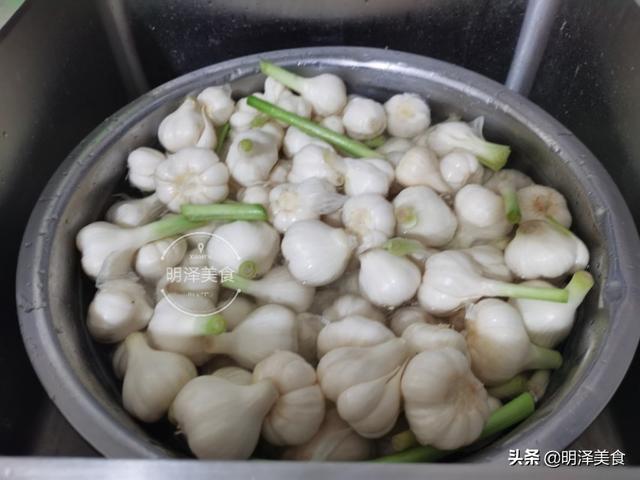 家常酱油腌蒜的做法，怎样用酱油腌蒜（还是自家传统方法好）