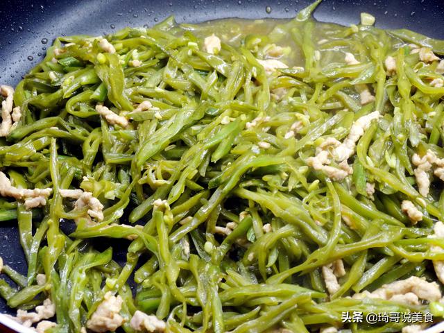 骨头炖土豆的做法，土豆炖骨头百科（1斤相当于20个鸡蛋）