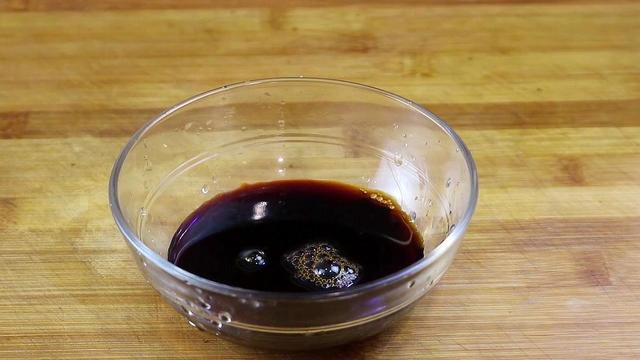 茄子怎么炒好吃，炒茄子怎么做好吃简单做法（茄子鲜香下饭不油腻）