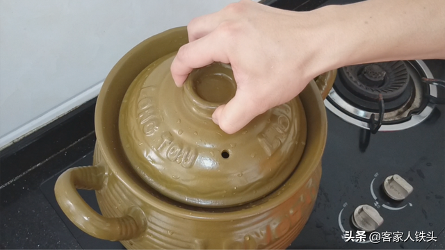 炖乌鸡怎么炖，怎么炖乌鸡汤（告诉你详细配方与做法）