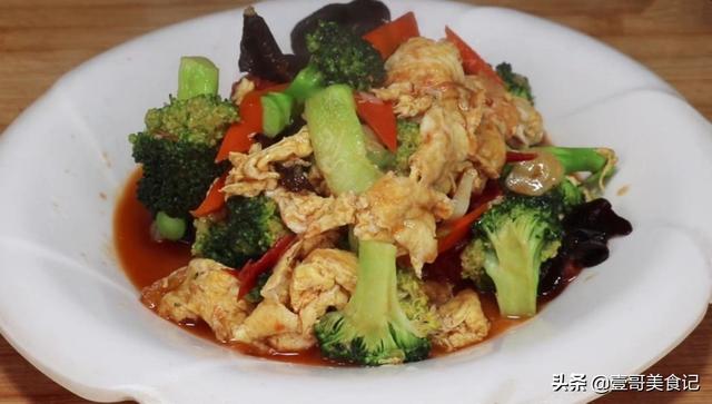 炒西兰花的家常做法，清炒西兰花怎么做好吃（西兰花怎么炒才好吃）