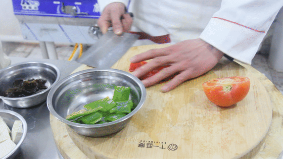 家常炒豆腐这样做真好吃营养丰富，厨师长教你豆腐这样炒
