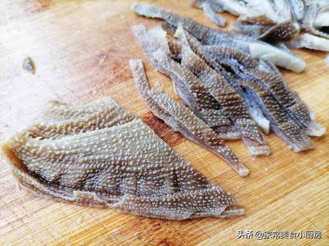 凉拌牛百叶的做法，凉拌牛百叶焯水多长时间（原来饭店里的凉拌牛百叶是这样做的）