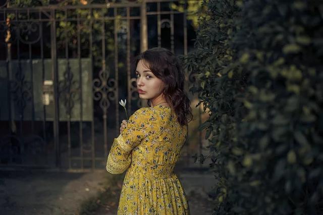 异性碰到手或者胳膊不闪躲，女生对于异性碰到手或者胳膊不闪躲是不是喜欢（有了这些“互动”之后）