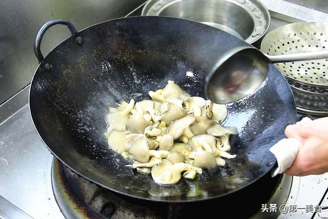 炒蘑菇怎么做好吃，炒菌菇最好吃的做法大全（大火一炒、2分钟出锅）