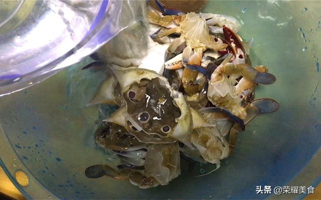 姜葱炒蟹怎么做，爆炒螃蟹怎么做好吃又简单（花蟹怎么做才能对得起它鲜美嫩滑的蟹肉）