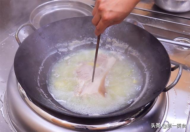 回锅肉怎么做，正宗的回锅肉怎么做（传统名菜“回锅肉”家的味道）