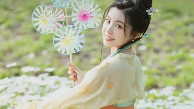 睛字组词语，中描写眼睛的优美词语（一的多音字组词）