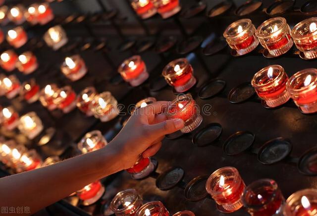 美国万圣节是什么节日 美国人怎样过万圣节，美国万圣节是什么节日（看美国人过万圣节有多疯狂）