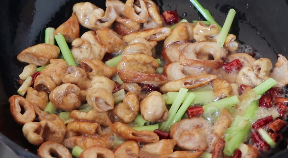 图片[6]-【干煸肥肠】做法步骤图 外焦香里嫩 没有一点腥味-起舞食谱网