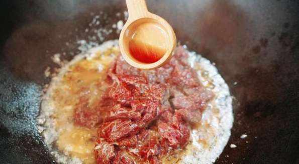 香辣牛肉家常做法爆炒，一份味道极好的家常菜