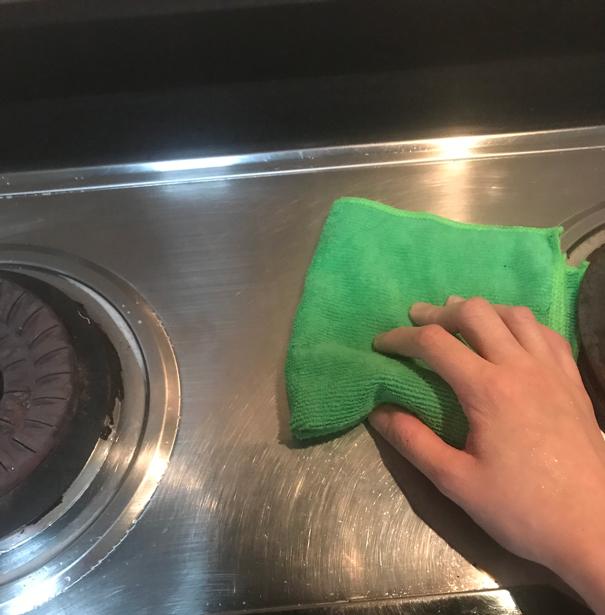 厨房油泥用什么能清洗干净，厨房油泥怎么清除（家里现成的工具就能做）