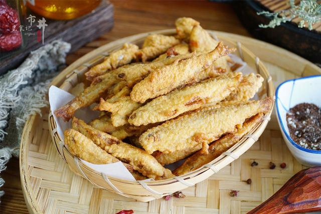 油煎小鱼的做法，油煎小鱼的做法步骤（记住挂糊的方法）