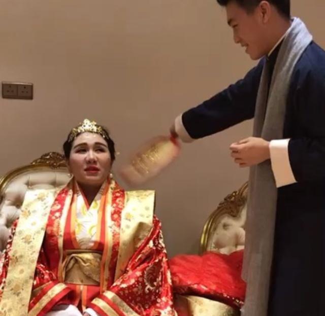 过大礼是什么意思，赌王女儿何超盈喜迎“过大礼”