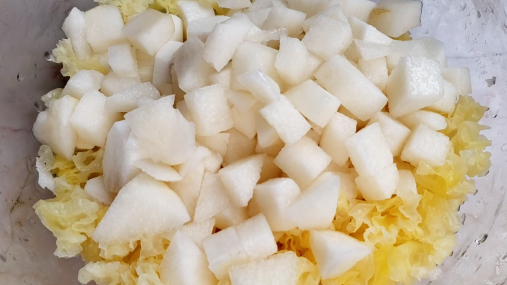 圖片[3]-【桃膠銀耳桂圓湯】做法步驟圖 臉色紅潤(rùn) 越喝人越漂亮-起舞食譜網(wǎng)