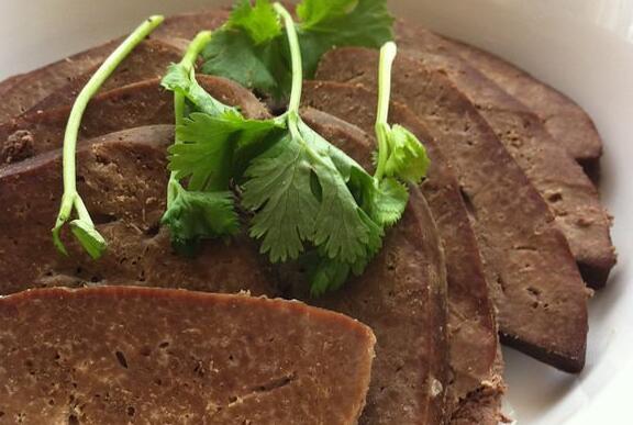 图片[1]-【盐焗猪肝】做法步骤图 还护眼明目 5块钱可以做一大盘！-起舞食谱网