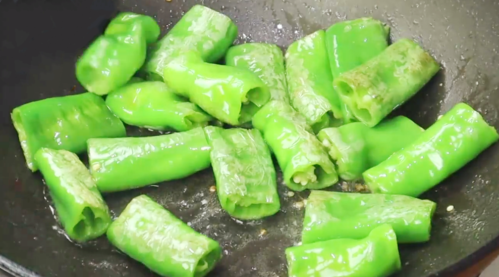 图片[3]-【虎皮青椒荷包蛋】做法步骤图 下酒又下饭 出锅拿肉都不换-起舞食谱网