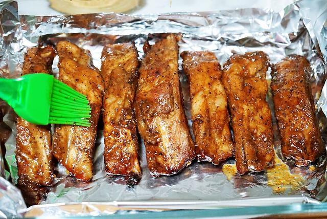 香烤猪排怎么做，香烤猪排怎么做好吃（我和家人就爱这样吃烤猪排）