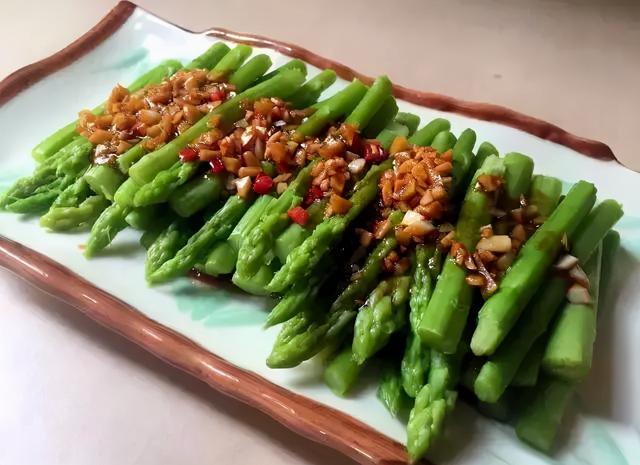 芦笋需要去皮吗，芦笋是否需要去皮（才发现很多人没吃过芦笋）