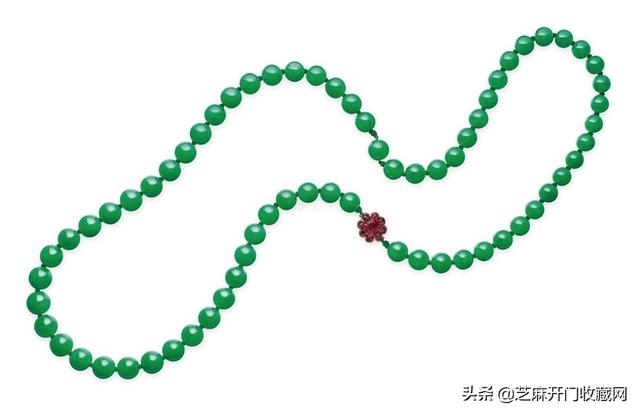 翡翠和玉的区别是什么?哪一个更好，哪一个更 翡翠和玉的区别哪个价值高（玉石和翡翠是一样的吗）