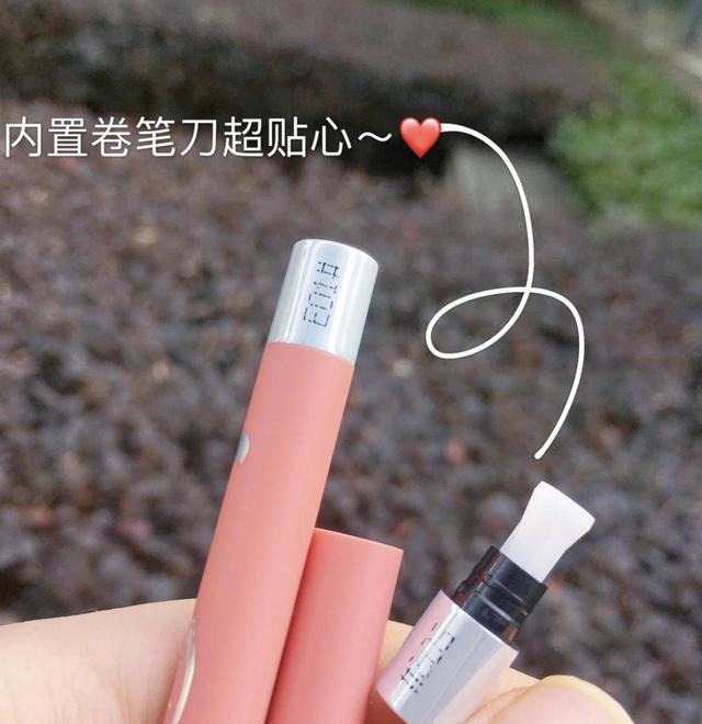 眼线笔怎么削，眼线笔怎么画初学者（眼线画对，眼睛放大2倍）