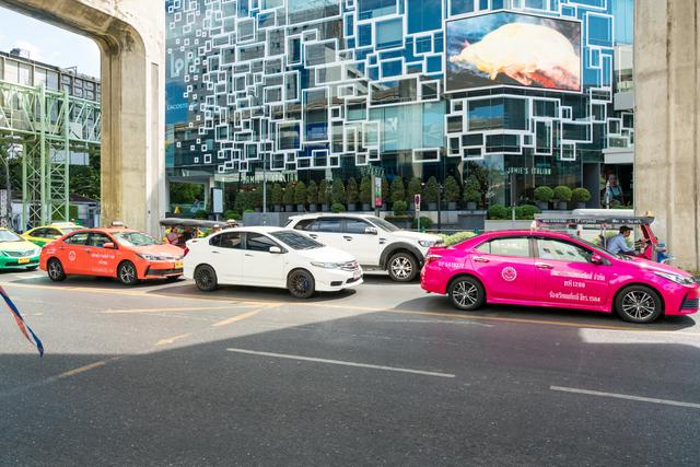 曼谷红色车牌什么意思，泰国红牌车是什么意思（泰国出租车为何有那么多种颜色）