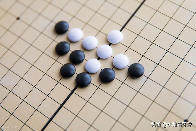 连珠五子棋的玩法，五子棋的玩法简单介绍（<连珠>比赛规则的三次变化）