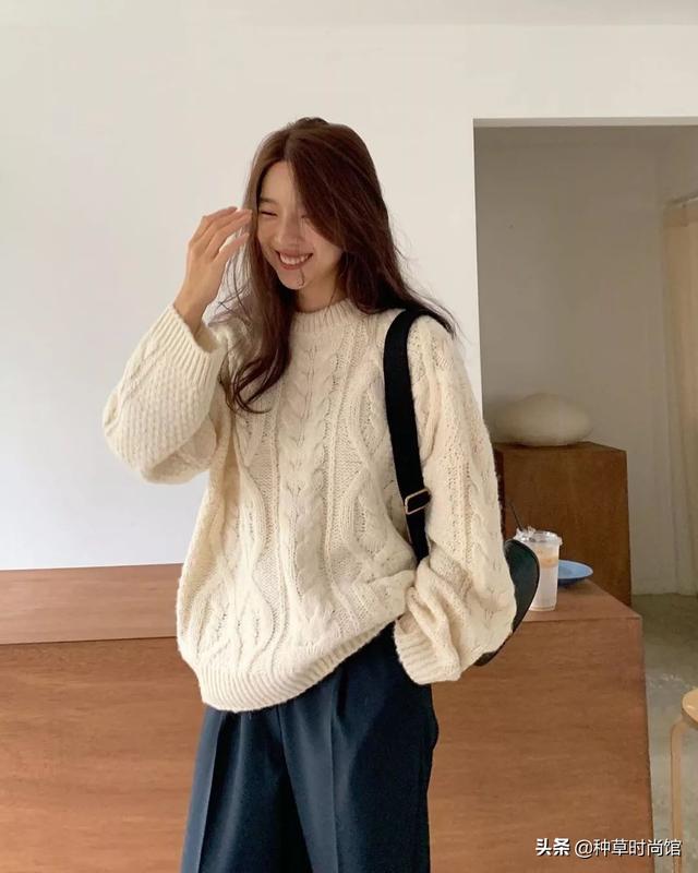 透明校服这样穿可以避免尴尬，透明校服这样穿可以避免尴尬嘛（这3种风格美呆了）