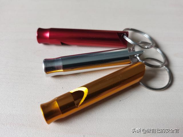 白天选择什么求救信号比较合适，白天时选择什么求救信号比较合适（在户外，这些都是救命的技能）