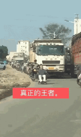 梦见自己穿裙子，梦见自己穿裙子是怎么回事（老婆第一次穿裙子坐公交吓得身后的小哥连连后退）