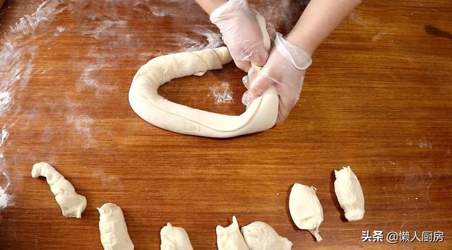 栗子饼的制作方法，栗子鸡蛋饼的制作方法（教你做一道甜而不腻的栗子饼）