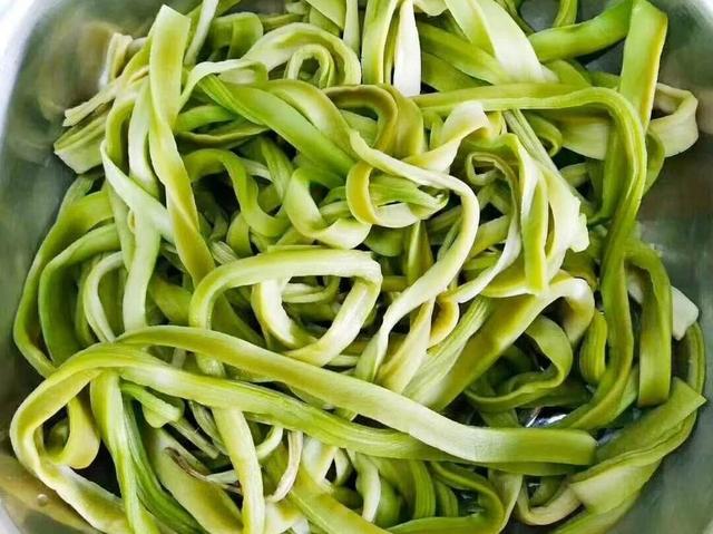 贡菜凉拌用不用开水焯一下，贡菜可以直接凉拌吗（天然的“瘦身菜”找到啦）