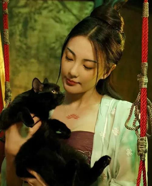 上古神器有哪些名字，上古十大神器是什么（东皇钟、乾坤鼎、诛仙剑、开天斧、伏羲琴、炼妖壶）