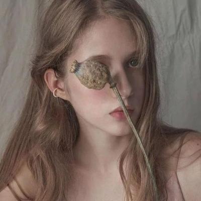 女生欧美头像高冷微信，女生欧美头像高冷（欧美女网名高冷英文做高姿态女神）