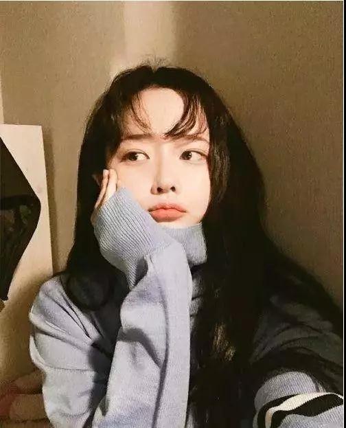 爱自拍女孩必学的姿势，爱自拍女孩必学的姿势有哪些（学好女生最爱的12个自拍姿势）