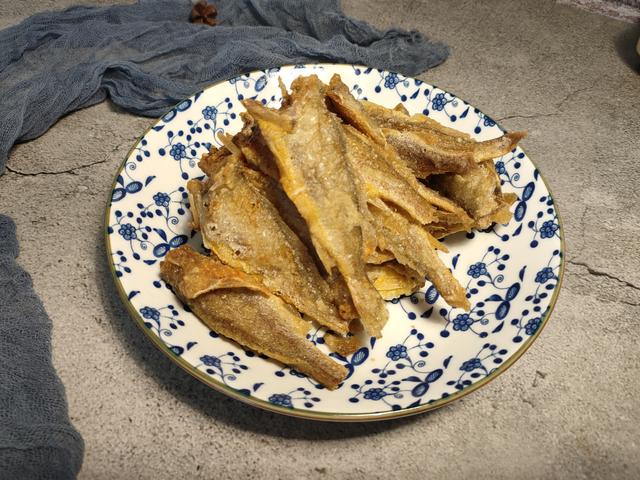 小黄鱼怎么炸才酥脆的，挂面糊还是裹淀粉