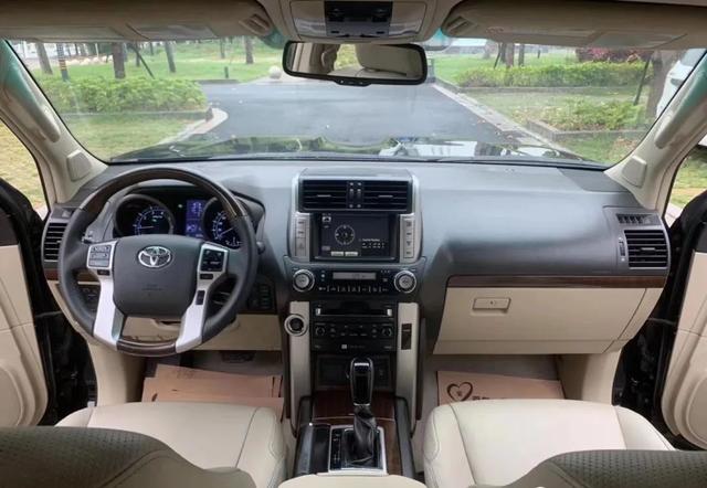 丰田霸道油箱多少升，丰田霸道油箱多少升容积多少怎么看（2020款丰田霸道来了）