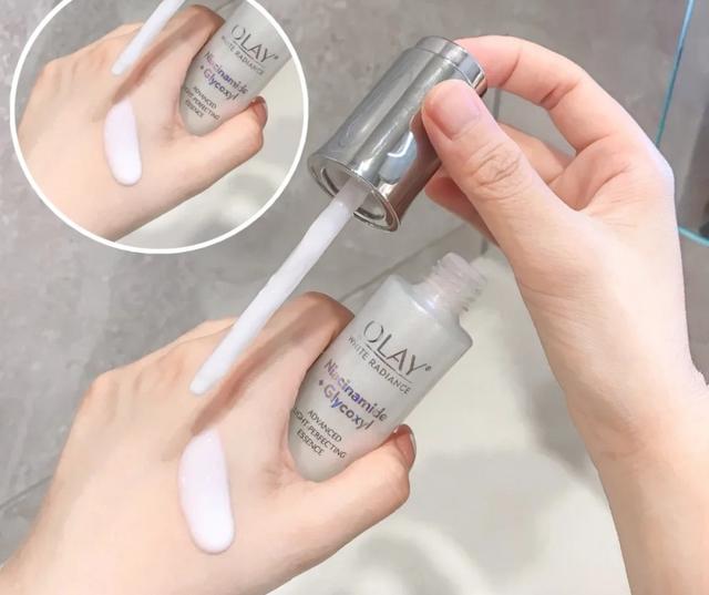 olay淡斑小白瓶，olay淡斑小白瓶真能祛斑吗（OLAY小白瓶和科颜氏淡斑精华对比测评）