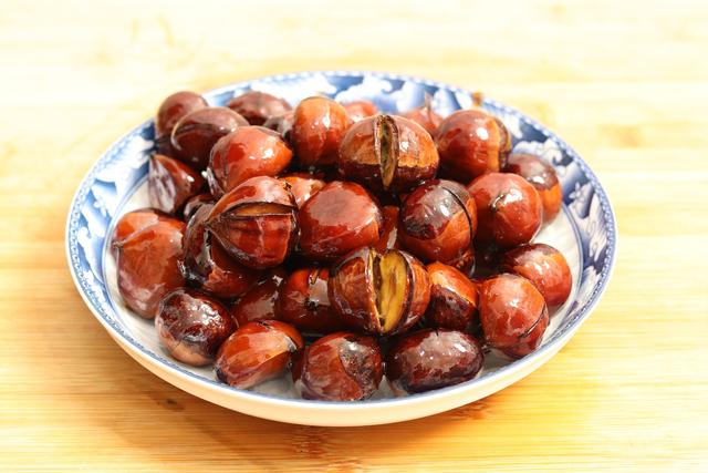 板栗是怎么炒的，板栗是怎么炒出来的（出锅香甜软糯好剥皮）