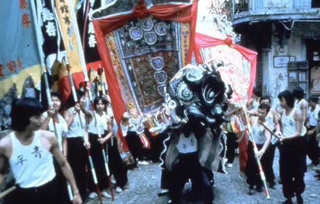 梦见螳螂什么寓意，梦见螳螂什么寓意呢（为什么李小龙的妻子在李小龙去世后）