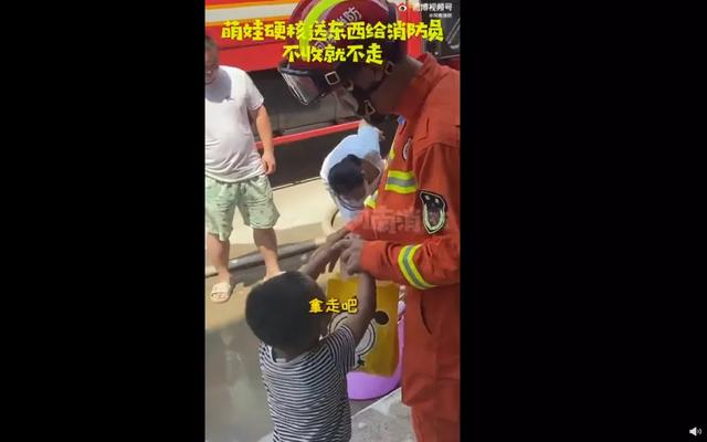 致敬抗疫英雄短句，致敬抗疫英雄短句子（致敬所有中国军人）