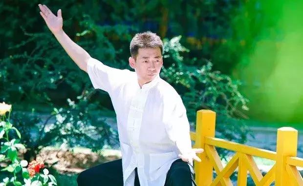 太极拳基本步法及口诀,太极走和跑怎么练 太极拳基本步法及口诀,太极走和跑怎么练