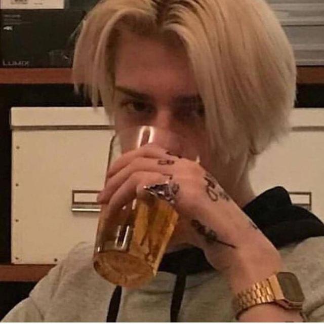 雨总太帅了吧，微信头像，雨总太帅了吧（因为它带来天空的味道）