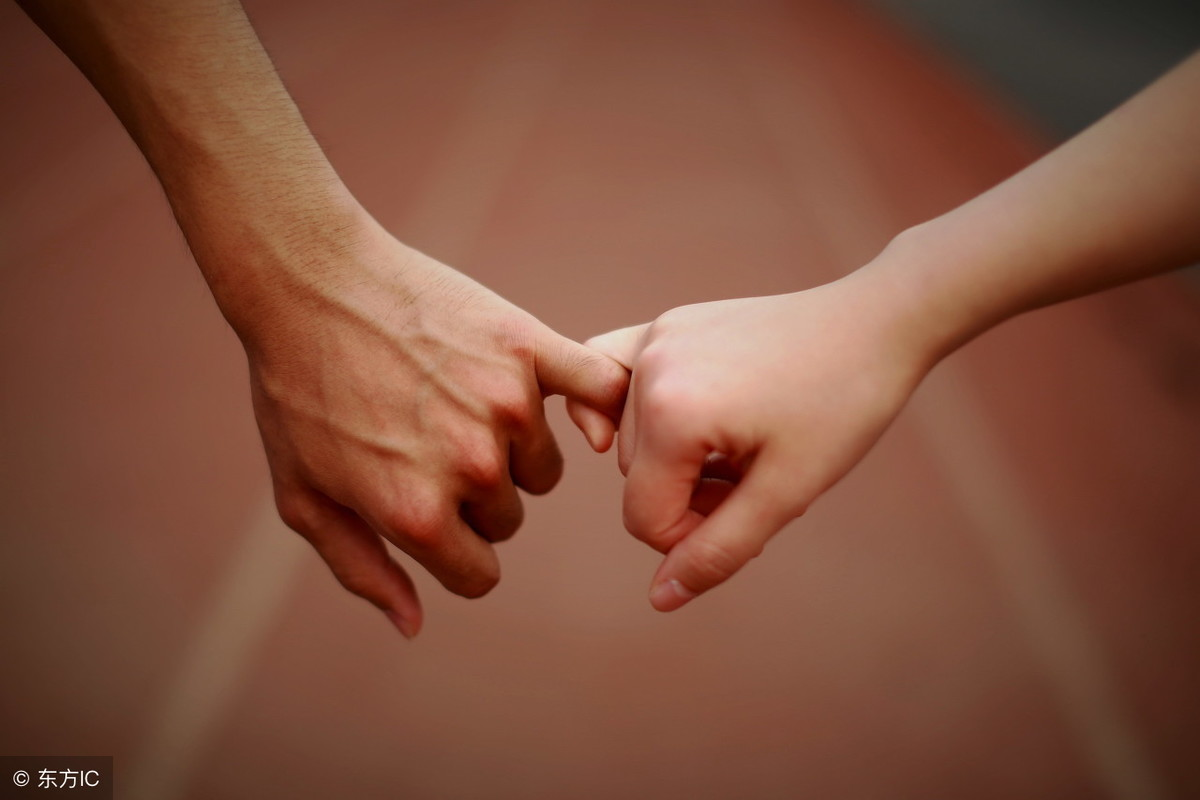 爱情向左婚姻向右，爱情和婚姻的关系是什么（唯独你停留在十字路口）