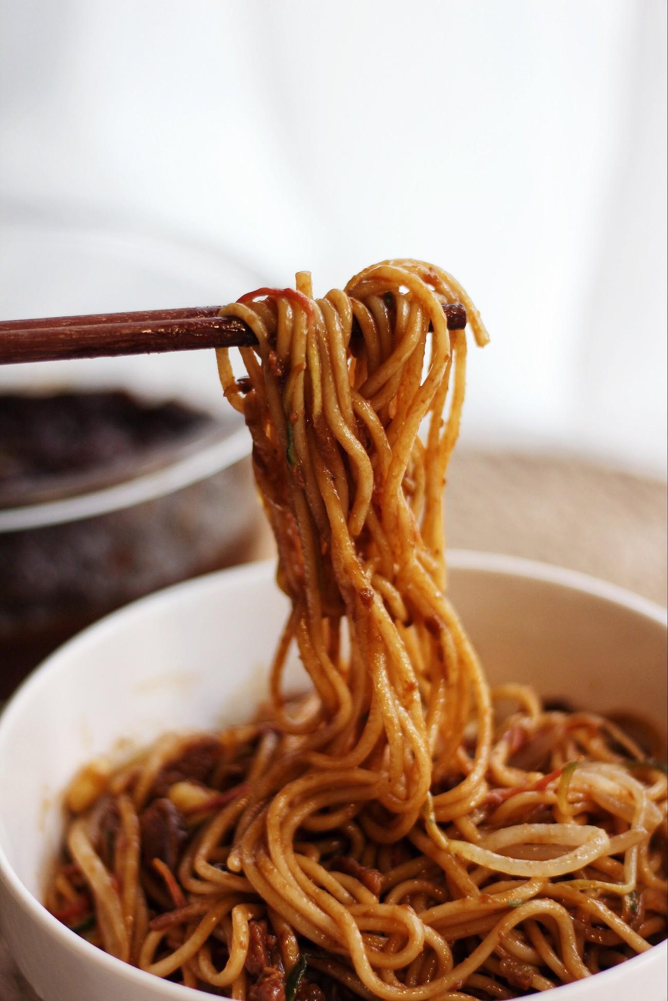 炸酱面的酱做法图解，炸酱面面酱的做法（最关键的核心就是酱料）