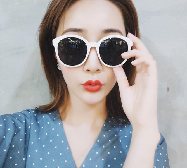 脸大的人适合什么眼镜，大脸适合什么样的眼镜（还是凹造型的利器）