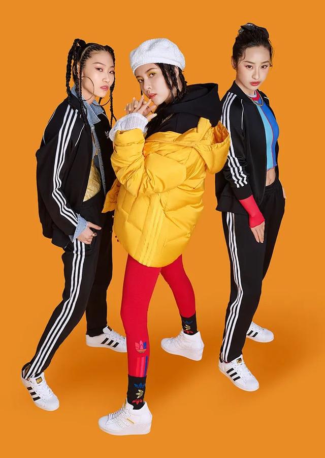 阿迪达斯标志图片，阿迪达斯旗下品牌有哪些logo（Adidas用了48年的三叶草LOGO）